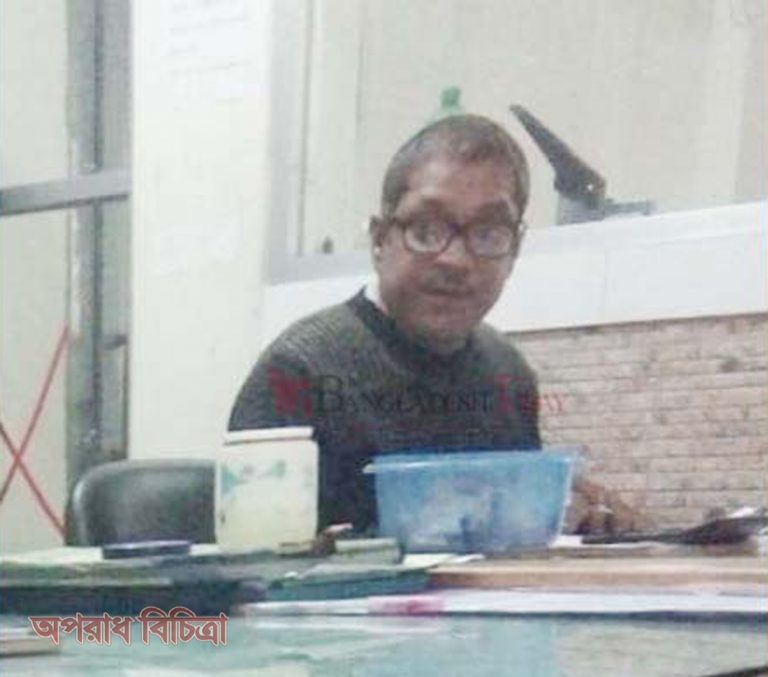 ব্যাংকের সকল কর্মকর্তা-কর্মচারী পরষ্পর যোগসাজোশে এই ঘুষ নিচ্ছেন