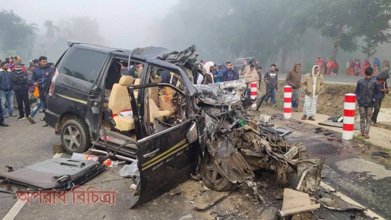 যাত্রীবাহী বাস ও মাইক্রোবাসের মুখোমুখি সংঘর্ষে ছয়জন নিহত