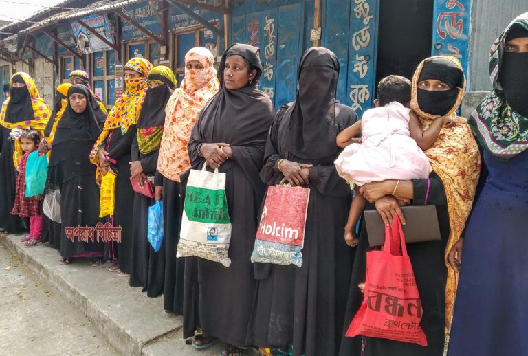 কলাপাড়ায় দুস্থ্যদের সরকারী চাল বিতরনে অনিয়ম