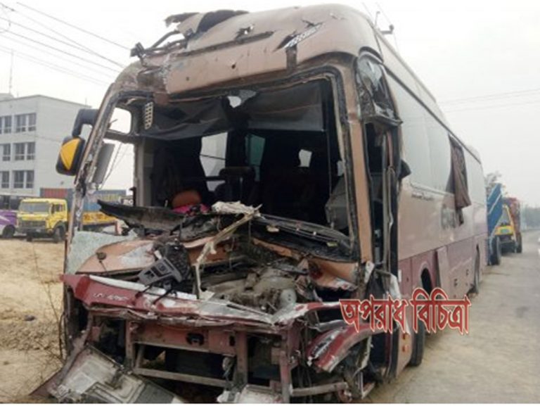 চৌদ্দগ্রামে কাভার্ডভ্যানের পিছনে দ্রুতগামী ‘এনা পরিবহন’ বাসের ধাক্কায় নিহত ২, আহত ৯