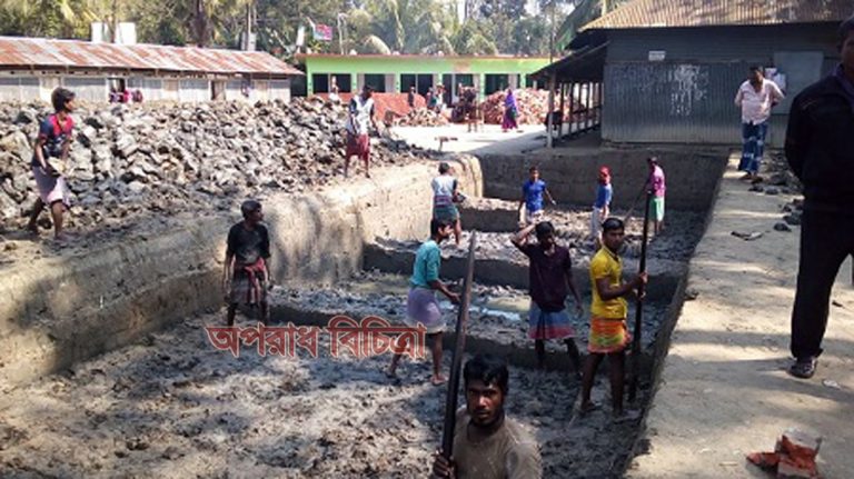 রাজাপুরে আদালতের নিষেধাজ্ঞা অমান্য করে জোরপূর্বক স্কুল ভবন নির্মান