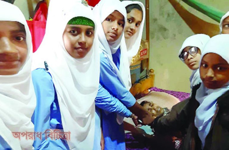নিজের চোখে আমার ছাত্রীদের এমন কাজ দেখে গর্বে বুকটা ভরে গেছে