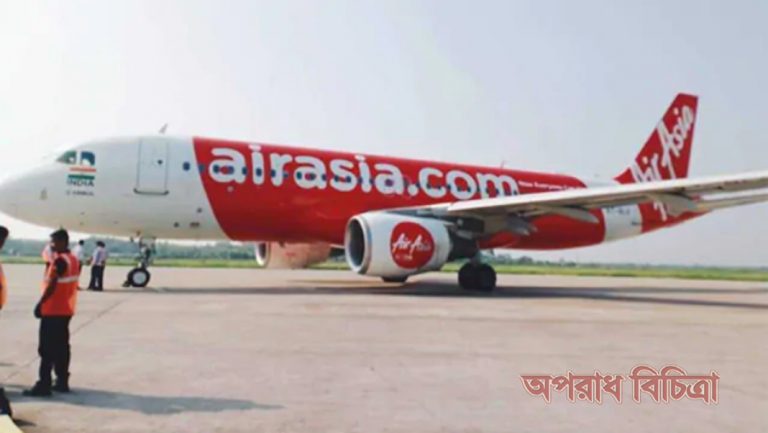জানালা দিয়ে ঝাঁপ দিলেন পাইলট
