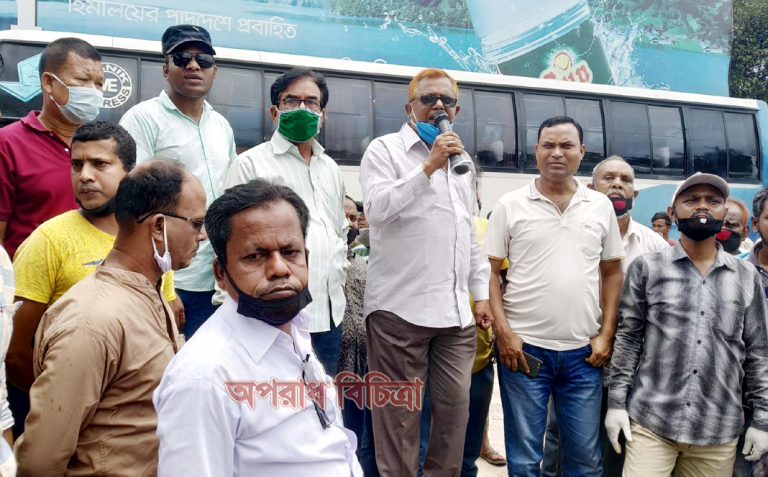 লালমনিরহাটে মোটর মালিক সমিতির নেতৃবৃন্দের পদ ত্যাগের দাবীতে শ্রমিকদের সমাবেশ