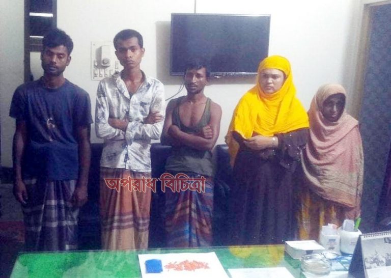 রৌমারীর মাদক ব্যবসায়ী পুলিশ-বিজিবির হাতে আটক ১১