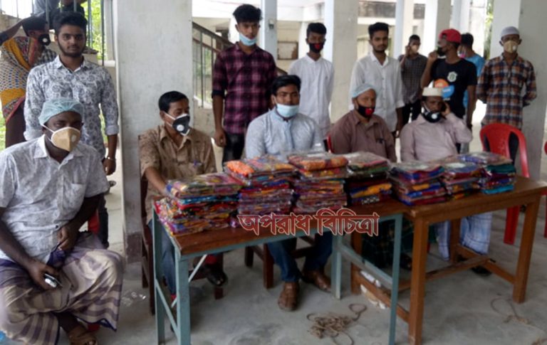 কুয়াকাটায় ছাত্রলীগ নেতা আরিফ বিল্লাহ’র ঈদের শাড়ি উপহার