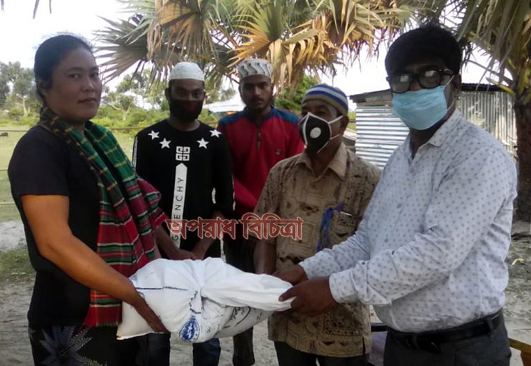 প্রধানমন্ত্রীর ঈদ উপহার দিলেন কলাপাড়া উপজেলা ভাইস চেয়ারম্যান বাবুল খান