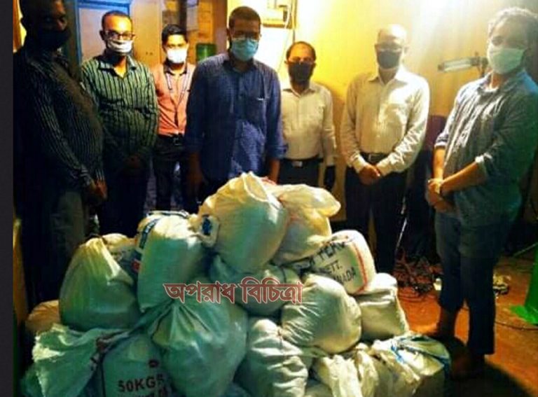 প্রধানমন্ত্রীর উপহার সামগ্রী পেলেন চট্টগ্রাম সাংবাদিক ফোরাম