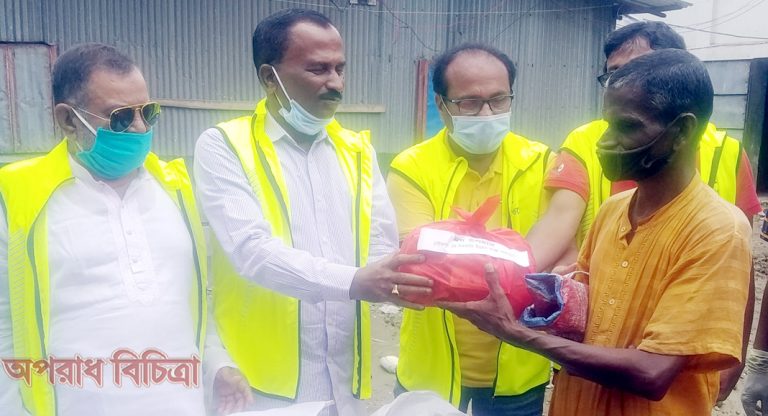 কলাপাড়ায় দুস্থদের মাঝে পাথওয়ের ঈদ সামগ্রী বিতরন
