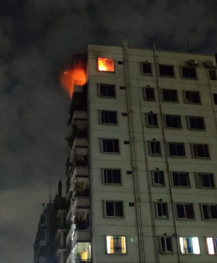 ছেলেটির বাবা ও মারা গেলেন, এক ই রুমে মাত্র…..