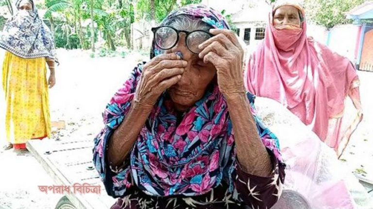 সম্পত্তি লিখে নিয়ে বৃদ্ধা মাকে বের করে দিল সন্তান!