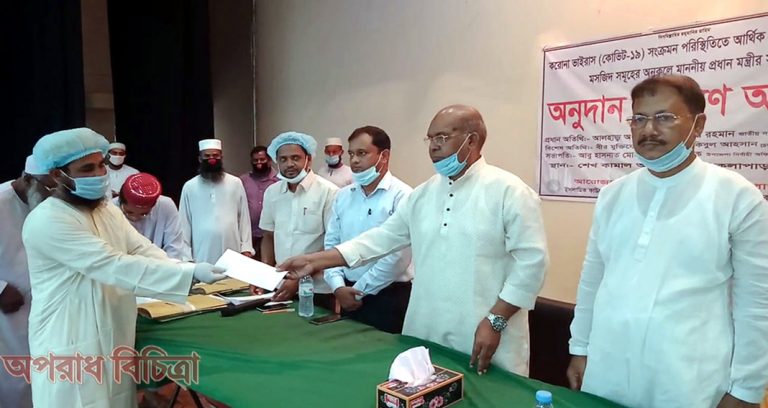 কলাপাড়ায় ঈমাম, মোয়াজ্জিন ও খাদেমদের মাঝে প্রধানমন্ত্রীর নগদ অর্থ প্রদান