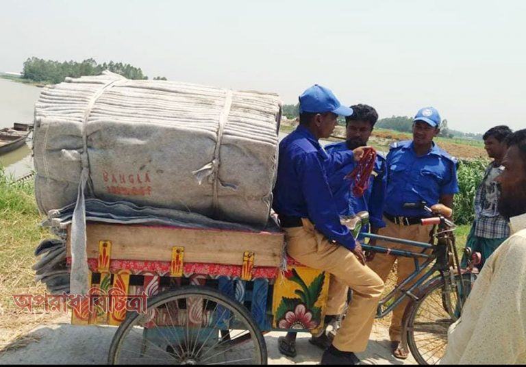 কাজিপুরে নাটুয়ারপাড়া রক্ষা  বাধে ব্যবহৃত জিও ব্যাগ উদ্ধার