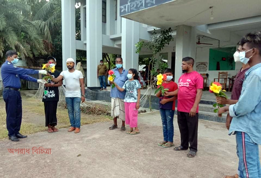বাড়ী থেকে কুয়াকাটায় পালিয়ে আসা চার শিশুকে পরিবারের কাছে হস্তান্তর