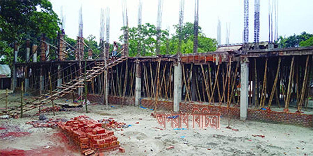 নীলফামারীতে  নির্মাণ কাজে অনিয়ম করায় ভেঙ্গে পড়েছে মাদ্রাসা ভবন