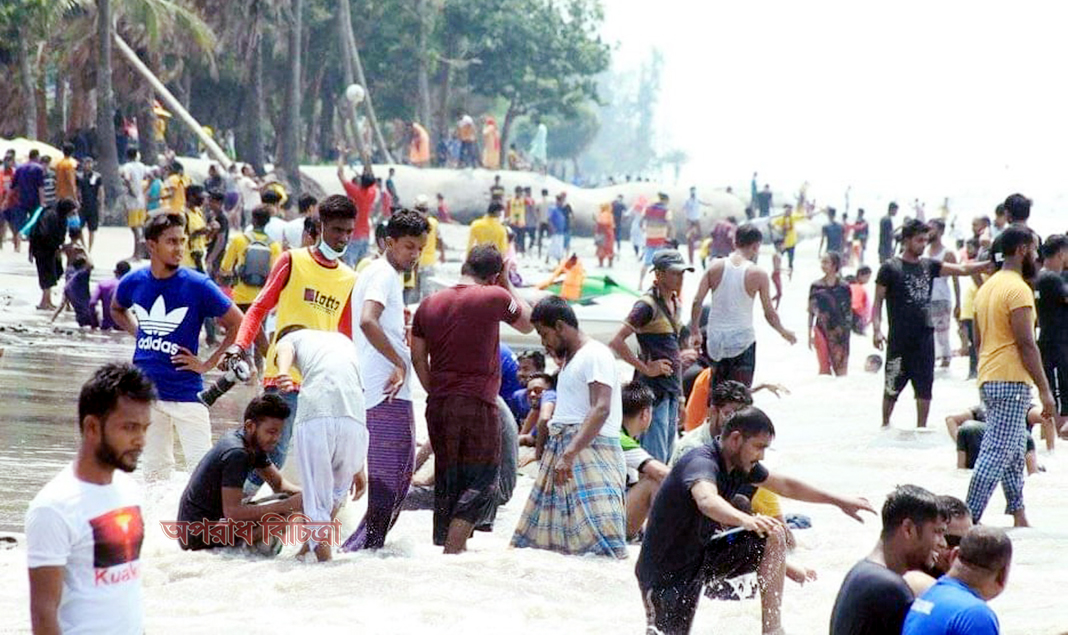 কুয়াকাটা সমুদ্র সৈকতে পর্যটকদের মিলন মেলা