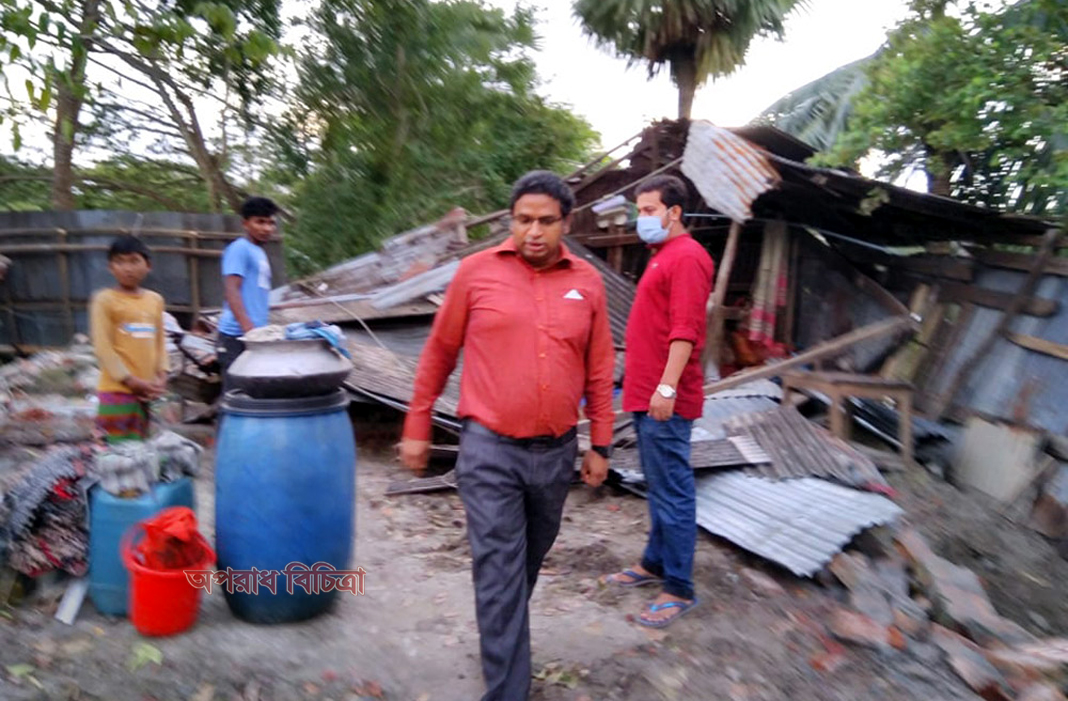 কলাপাড়ায় ভ্রাম্যমানের আদালতের অভিযানে অবৈধ স্থাপনা উচ্ছেদ এবং ৪ যান চালককে দন্ড