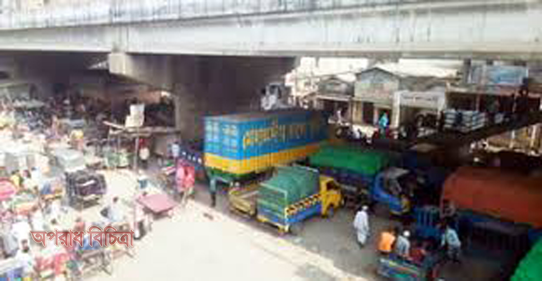 পলাতক কয়েদিকে হাতকড়া পরা অবস্থায় উদ্ধার