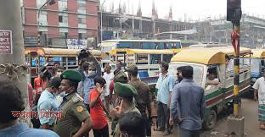 নগরভবনের সামনে থেকে সরিয়ে দেয়া হলো লেগুনা স্ট্যান্ড