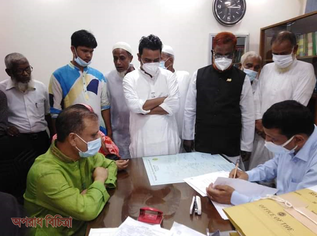 সদ্যপুস্করনীর নৌকার প্রার্থী দুলুর মনোনয়নপত্র দাখিল