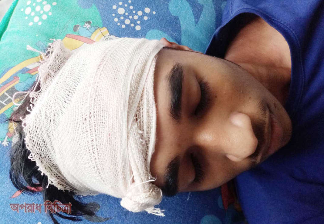উজিরপুরে সন্ত্রাসী হামলায় গৃহবধুর শ্লীলতা হানিসহ আহত ৩জন
