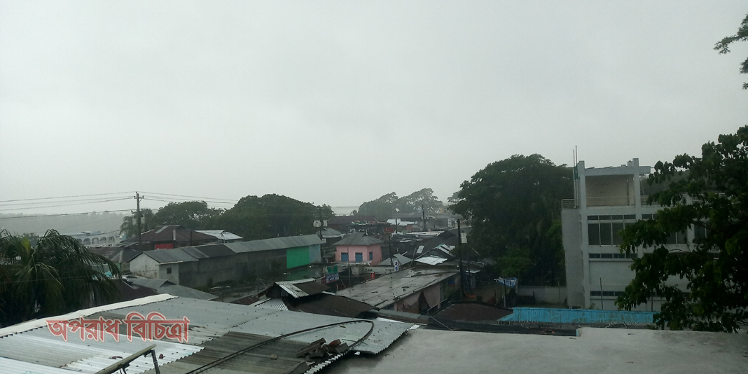 কলাপাড়ায় ভারি বর্ষন চলছে,সমূদ্রবন্দর সমূহে ৩ নম্বর স্থানীয় সতর্ক সংকেত