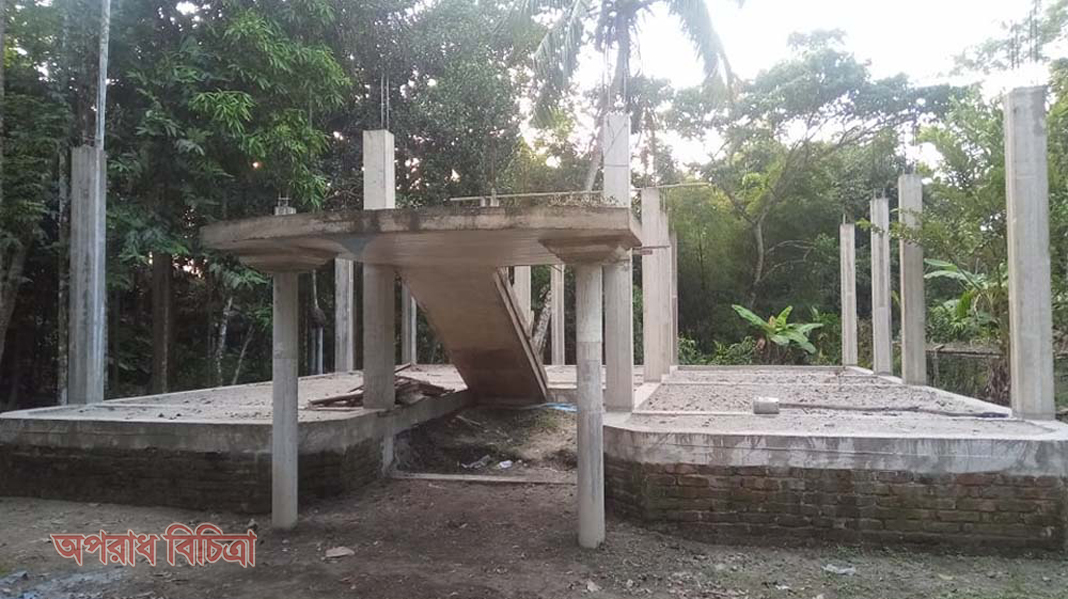উজিরপুরে প্রধানমন্ত্রীর দেয়া হতদরিদ্রের ঘর পেল বহুতলা ভবনের মালিক