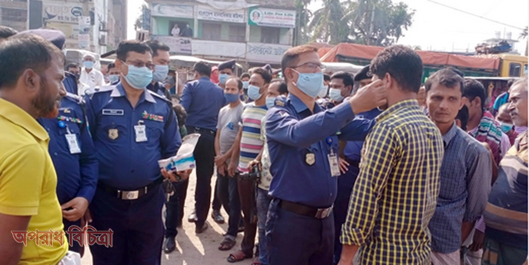 মাস্ক না পরায় ৪০ জন আটক