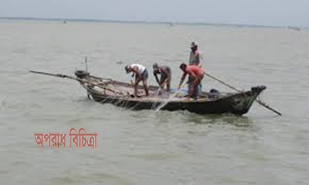 মা-ইলিশ শিকারের মহোৎসব চলছে দুমকিতে অবরোধের শেষ পর্যায়ে নিষেধাজ্ঞা মানছে না কেউ
