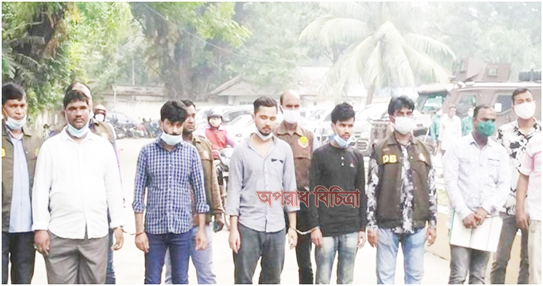 রাজধানীতে ১৮ কোটি টাকার মূল্যের জাল স্ট্যাম্পসহ গ্রেফতার করেছে ডিবি