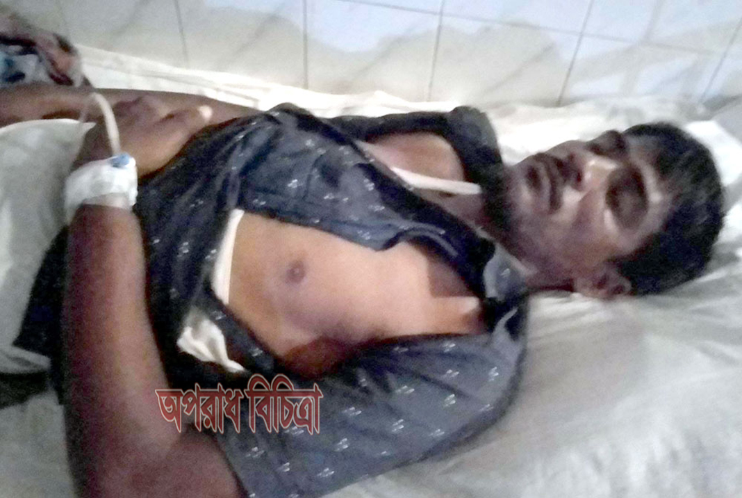 পটুয়াখালীর কলাপাড়ায় জমি সংক্রান্ত বিরোধের জেরে প্রতিপক্ষের হামলায় কৃষক জখম