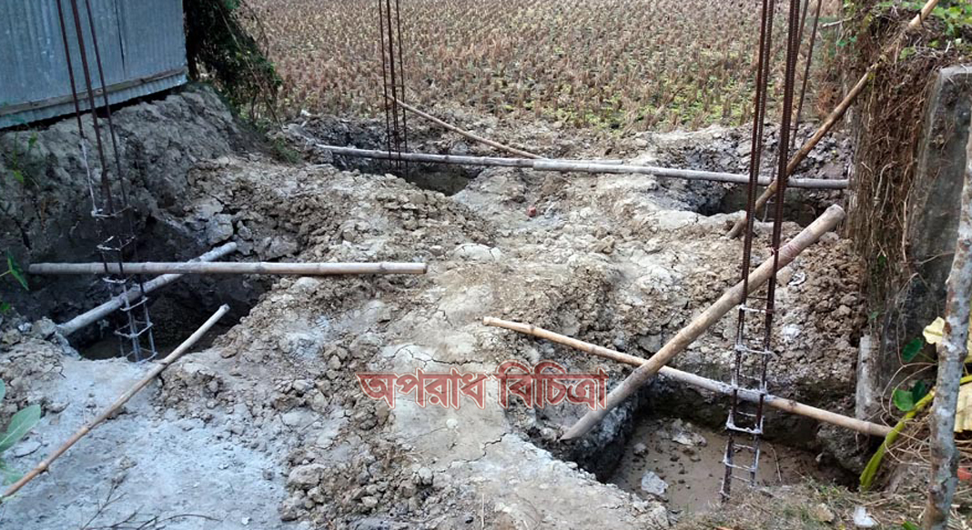 আদালতে মামলা চলাকালে কলারোয়ার বোয়ালিয়ায় বিরোধ পূর্ন জমিতে দোকান ঘর নির্মানের চেষ্টা
