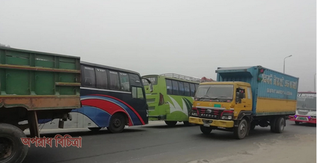 টোল আদায় বন্ধ : বঙ্গবন্ধু সেতু এলাকায় দীর্ঘ যানজট