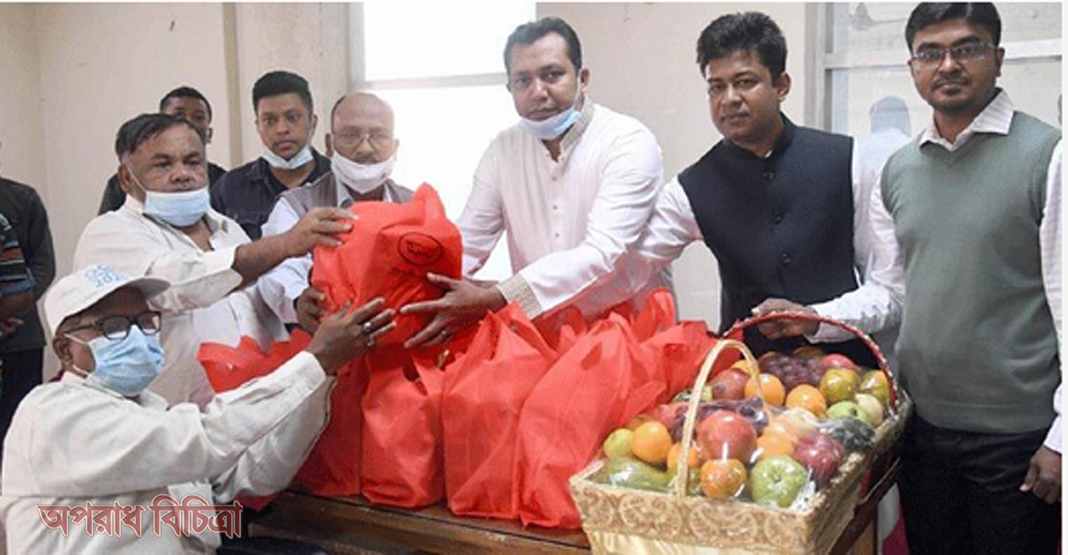 যুদ্ধাহত বীর মুক্তিযোদ্ধাদের উপহার পাঠালেন প্রধানমন্ত্রী