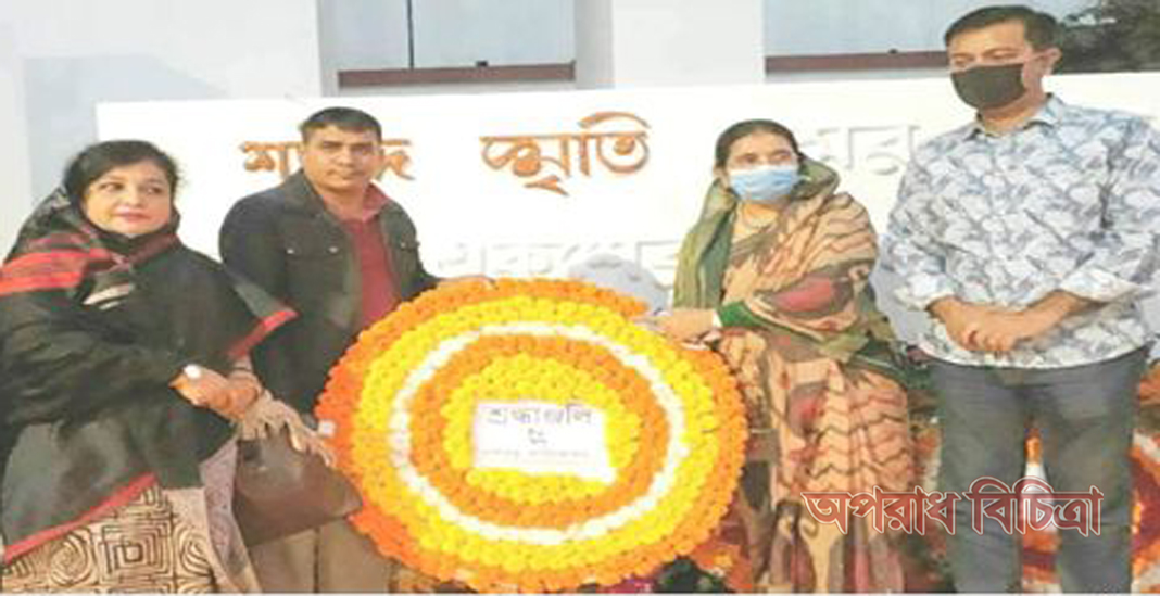 শহীদ বুদ্ধিজীবীদের স্মরণে চট্টগ্রাম কেন্দ্রীয় শহীদ মিনারে বঙ্গবন্ধু ফাউন্ডেশন চট্টগ্রাম উত্তর জেলার পুষ্পাঞ্জলি অর্পন
