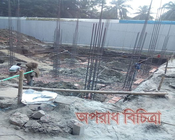 পৌরসভার আইন না মেনে দালাল নির্মাণ করছে সার্ভেয়ার হানিফ