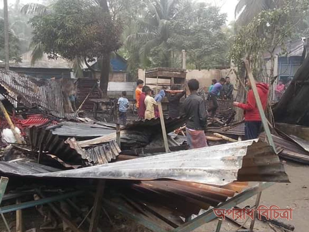 লক্ষ্মীপুরে  অাগুন লেগে ২টি দোকানে ৩০ লাখ টাকার ক্ষয়ক্ষতি হয়