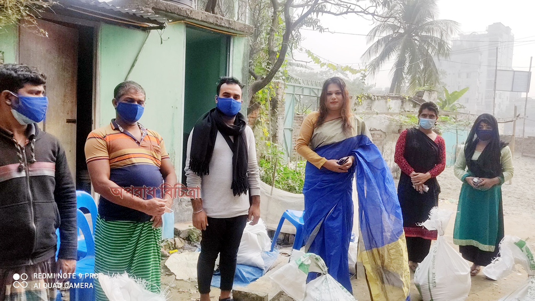 ডেমরায় বন্ধু সোশ্যাল ওয়েলফেয়ার সোসাইটির উদ্যোগে লিঙ্গ বৈচিত্র সম্প্রদায়ের মধ্যে খাদ্র সামগ্রী বিতরণ