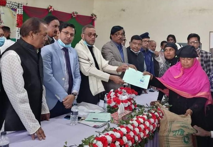 দরিদ্র মানুষের মুখে হাসি ফোটাতে সরকার নিরলস ভাবে কাজ করছে: পরিবেশ ও বন মন্ত্রী