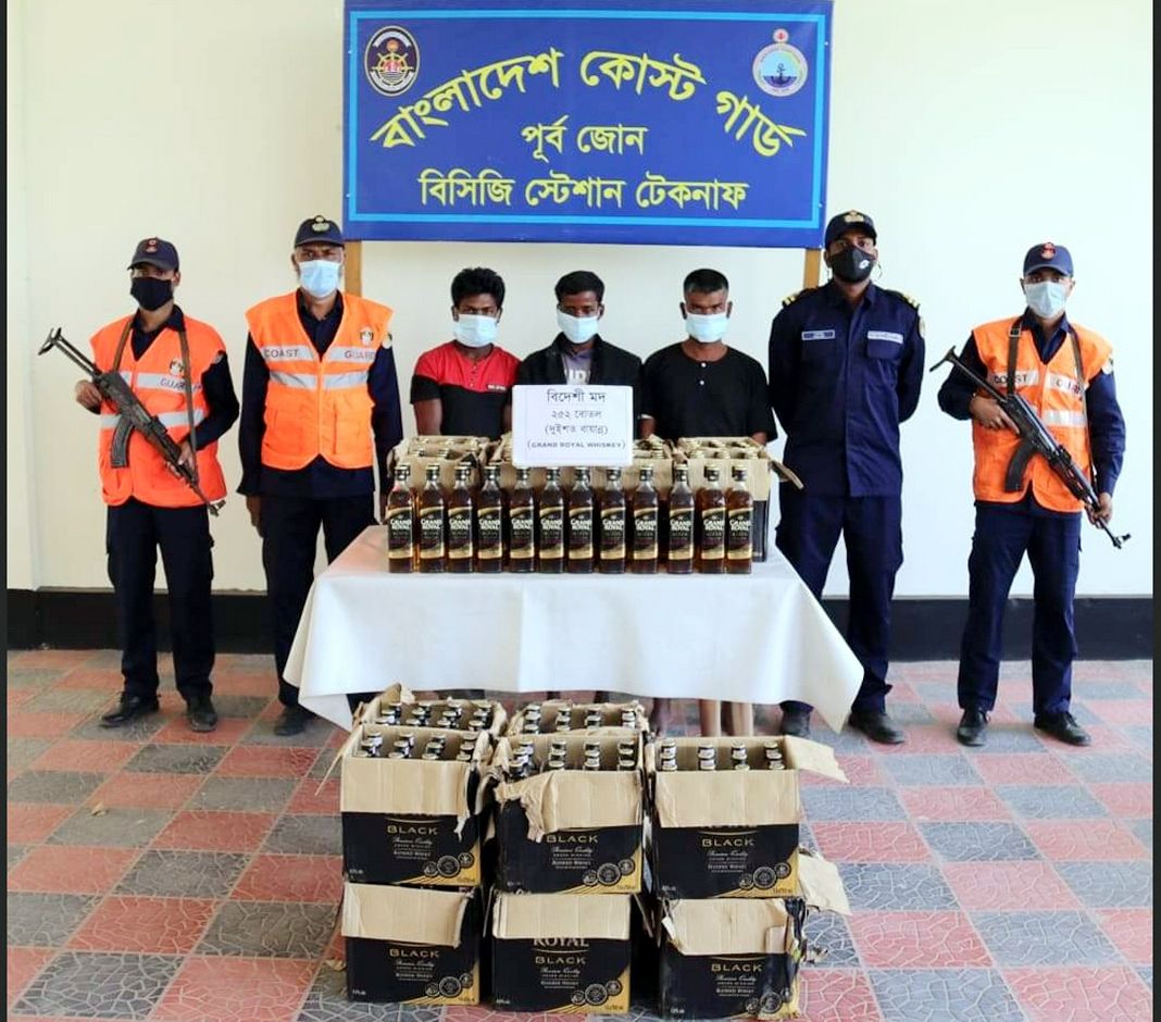 শাহপুরীর দ্বীপ থেকে বিদেশী মদ উদ্ধার