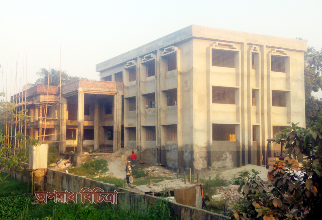 ৩ বছরেও শেষ হয়নি কুয়াকাটা পৌর ভবন নির্মাণ কাজ