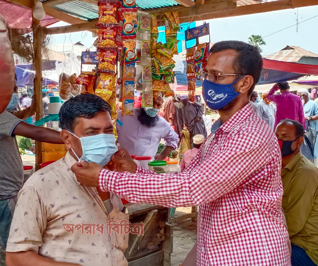 পটুয়াখালীতে থানা যুবলীগের মাস্ক বিতরণ
