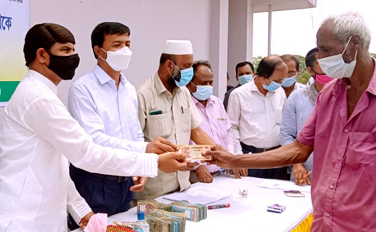 সুনামগঞ্জে ৪ শত পরিবারের মাঝে প্রধানমন্ত্রী উপহার বিতরণ