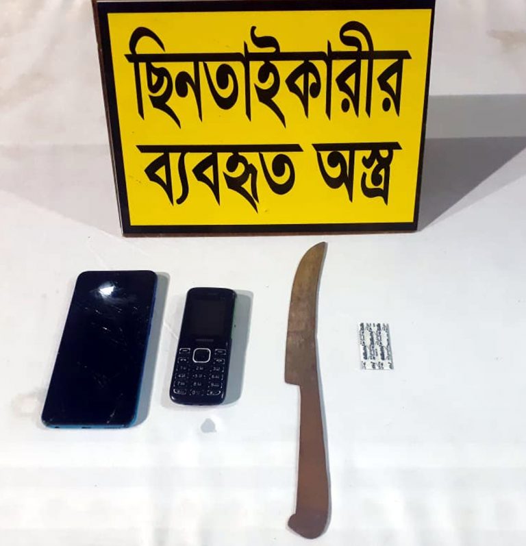যাত্রাবাড়ীতে র‌্যাবের অভিযান :  অস্ত্রসহ ৩ ছিনতাইকারী আটক