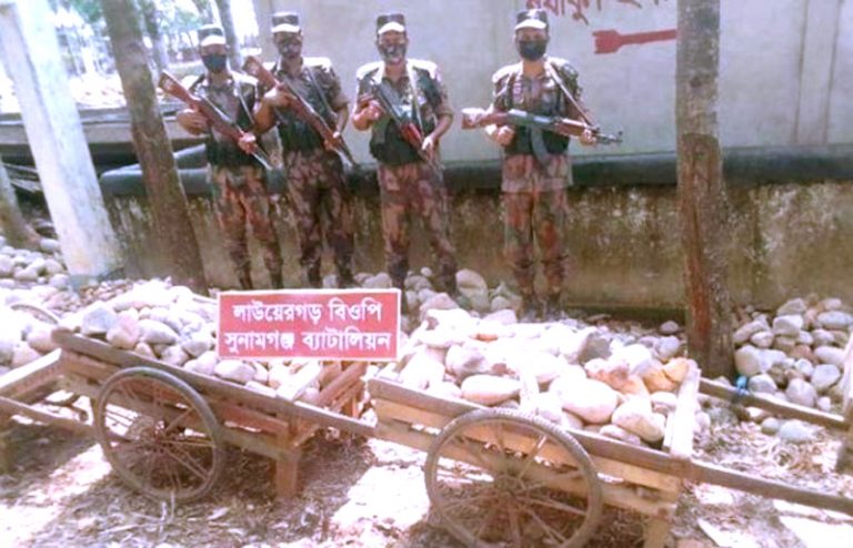 সোর্সদের দৌড়-ঝাপ বৃদ্ধি তাহিরপুর সীমান্তে ৪টি ঠেলাগাড়ি সহ মদ, কয়লা ও পাথর আটক