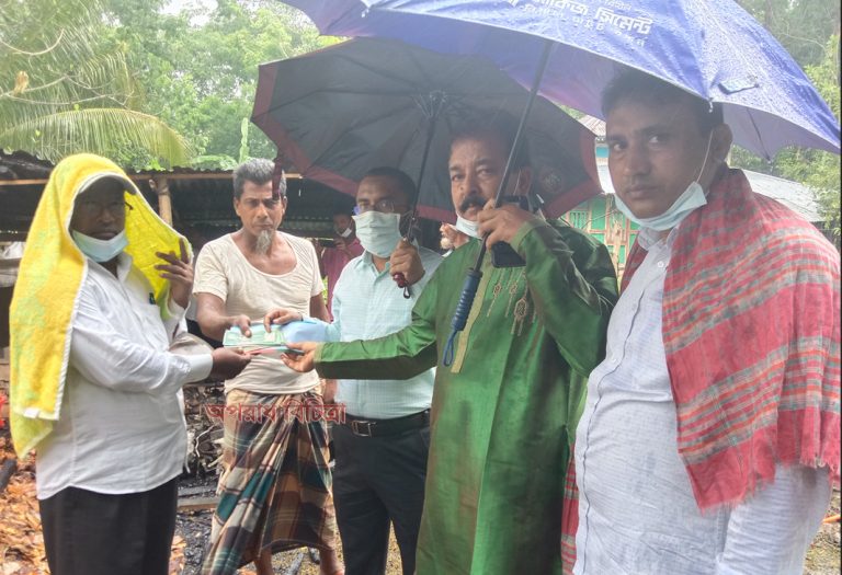 দুমকিতে আগুনে বসতঘর পুড়ে ভস্মীভূত