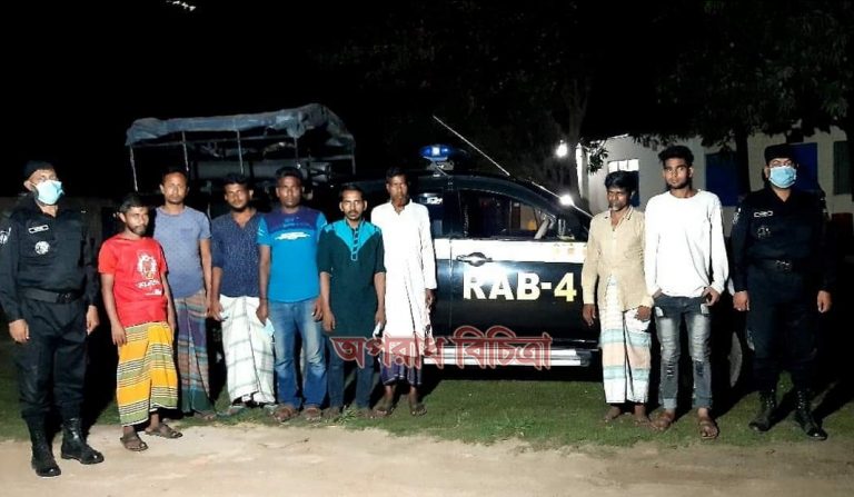 আশুলিয়ায় র্যাধবের অভিযানে ৮ ছিনতাইকারী আটক