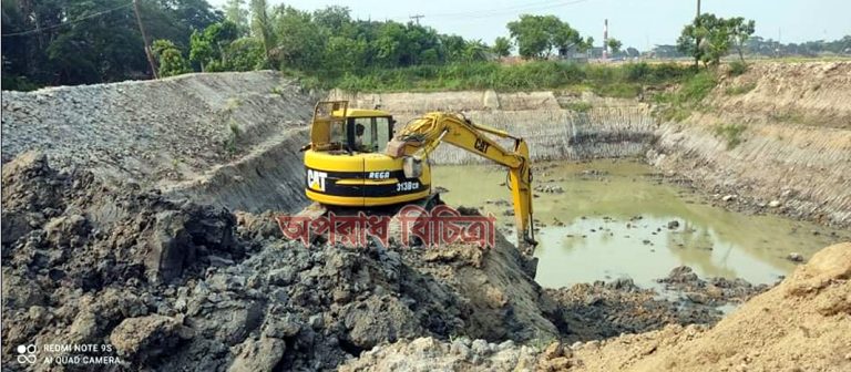 বন্দরে কৃষি জমির মাটি কেটে তৈরী করছে গভীর পুকুর, মাটি খেকোদের বিরুদ্ধে ব্যবস্থা নিচ্ছে না প্রশাসন