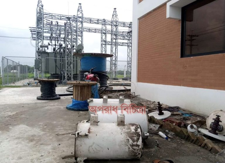 ধামরাইয়ে ডিবি পুলিশ পরিচয়ে পল্লী বিদ্যুৎ অফিসে ডাকাতি : ১০ লক্ষাধিক টাকার মালামাল লুট