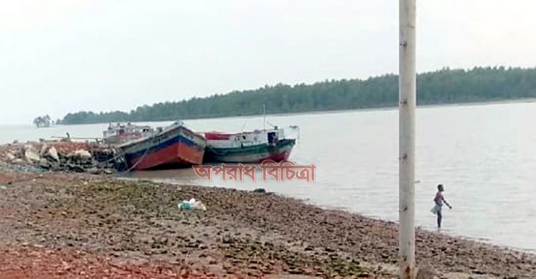 কলাপাড়ায় অবৈধ ঘাটে ইজারা আদায়; সরকারি রাজস্ব ফাঁকি দেয়ার অভিযোগ